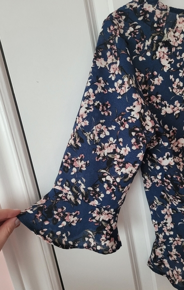 Dynamite xs floral top - Picture 5 of 6